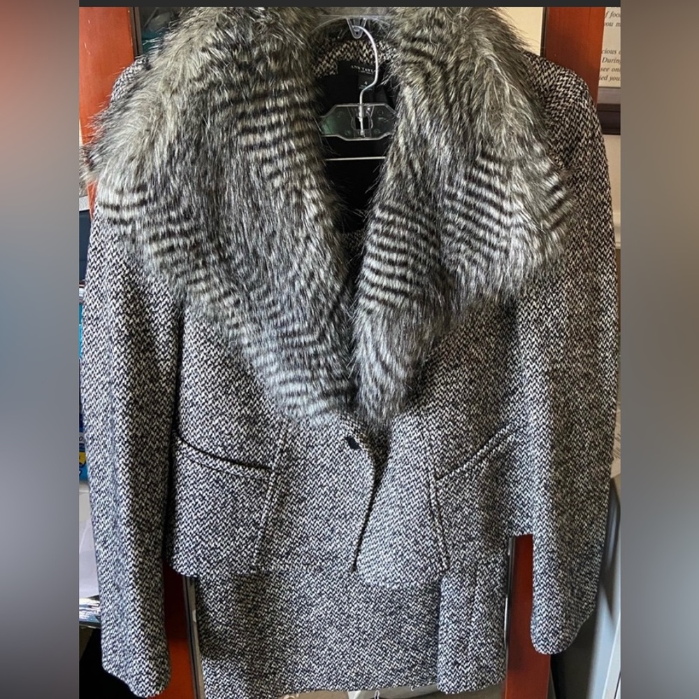 Vintage Ann Taylor Primadonna 2pc faux fur removable collar.